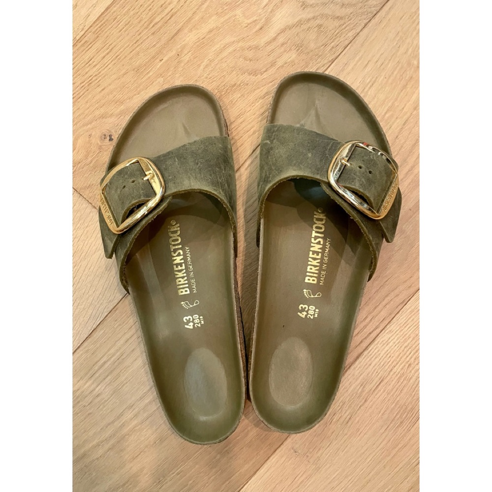 Rare hard to find Birkenstock big buckle Madrid in size 43, olive. Worn once!